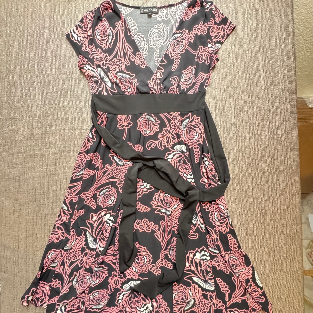 Rampage Floral V-Neck Empire Waist Tie Front Dress Black Pink Medium